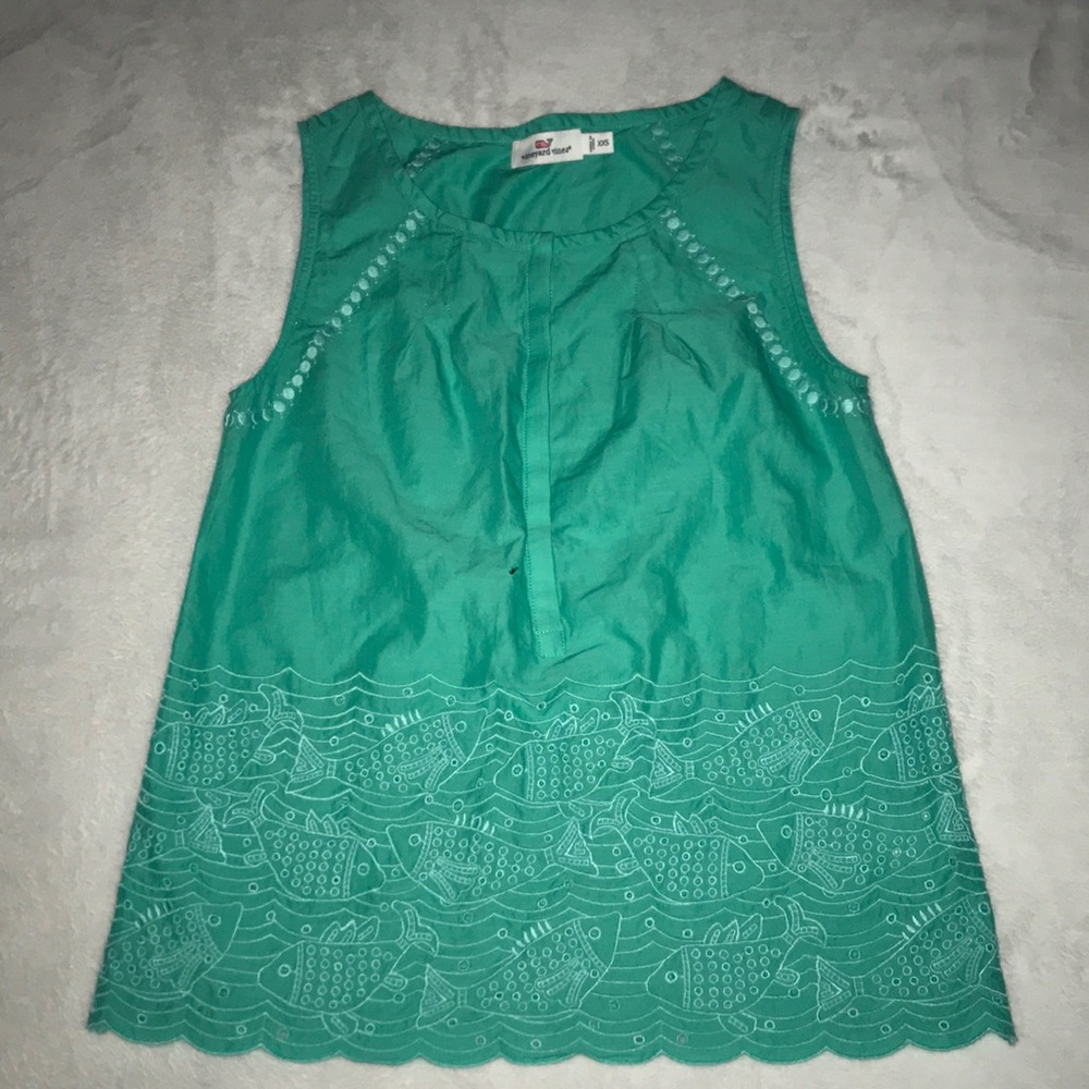 Vineyard Vines top